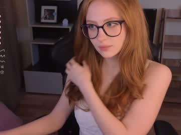 webcam girl plastic_beach live cam image #9032612
