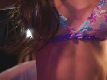webcam girl lucie_beltran live cam image #8381331