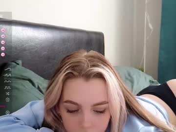 webcam girl small_blondee live cam image #7168991