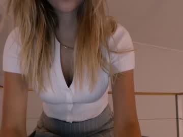 webcam girl bitter_moon live cam image #5313559