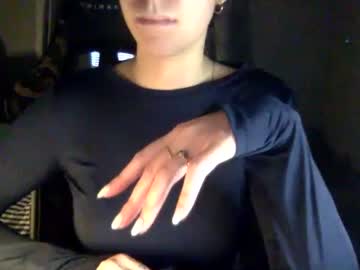webcam girl lillyandhertoyy live cam image #8376912