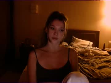 webcam girl bitter_moon live cam image #3948330