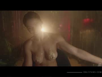 webcam girl lucieoude_ live cam image #3642915