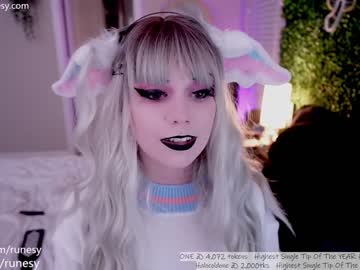 webcam girl runesy live cam image #9266767
