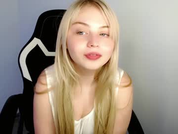 webcam girl shy_blondiee live cam image #4989714