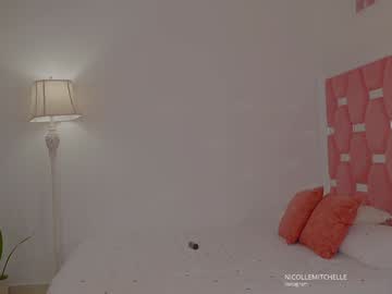 webcam girl nicolle_mitchelle live cam image #12678955
