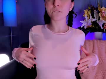 webcam girl littlee33 live cam image #8198979