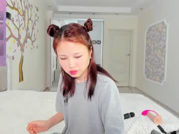 webcam girl little_yena live cam image #8843674
