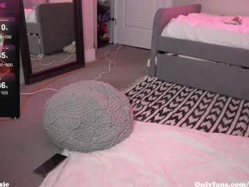 webcam girl fiery_redhead live cam image #9889010