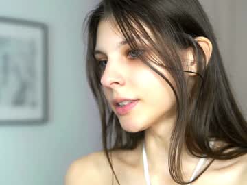webcam girl peek_in_my_window live cam image #9796493
