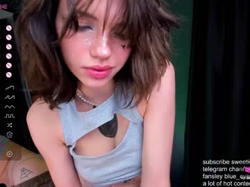 webcam girl blue_eye_twinkle live cam image #9123275