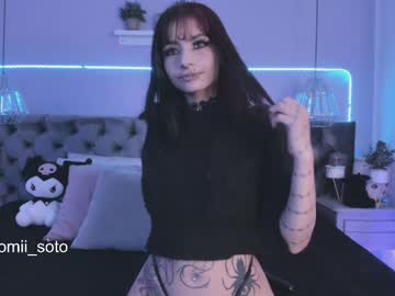 webcam girl naomii_soto live cam image #12987000