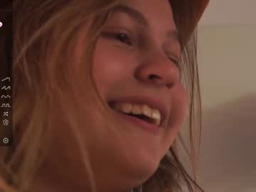 webcam girl helenmoors live cam image #9539319