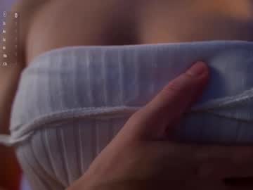 webcam girl lucie_beltran live cam image #11998871