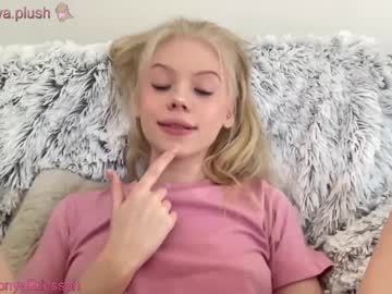 webcam girl sonyaplush live cam image #8346845