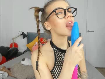 webcam girl jenie_fire live cam image #10797217