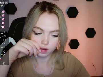 webcam girl small_blondee live cam image #6203699