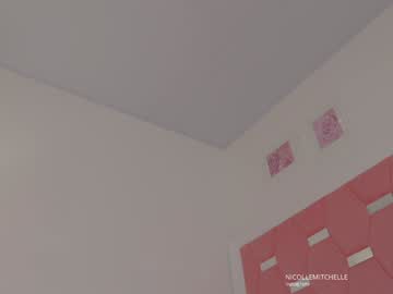webcam girl nicolle_mitchelle live cam image #12564938