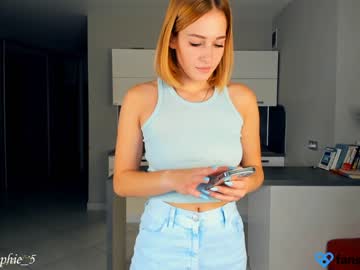 webcam girl sophie_5 live cam image #3499766
