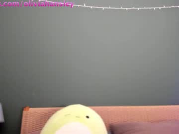 webcam girl oliviahansleyy live cam image #9602286