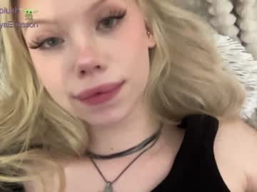 webcam girl sonyaplush live cam image #9655730