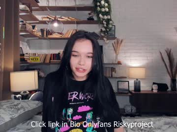 webcam girl riskyproject live cam image #12740361