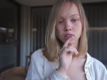 webcam girl bibi_it_is live cam image #4678470