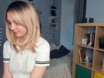 webcam girl summer_lilac live cam image #10434575