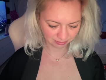 webcam girl kiradivine live cam image #12389353