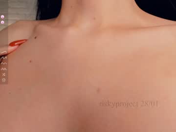 webcam girl riskyproject live cam image #8373355