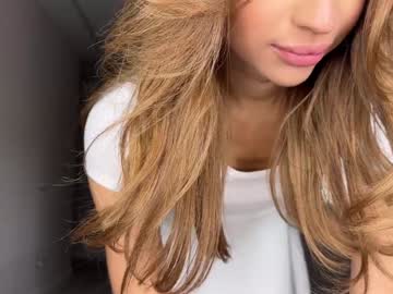 webcam girl cuteelsa_ live cam image #9761691