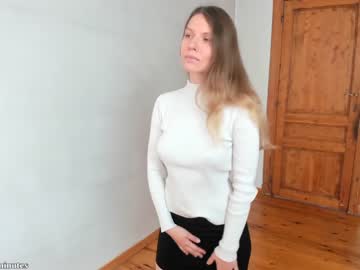 webcam girl giveyouelevenminutes live cam image #3617841