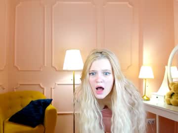 webcam girl alien_kitty_ellie live cam image #3273542