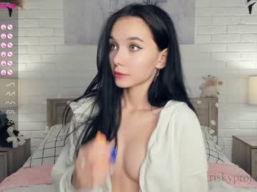 webcam girl riskyproject live cam image #6762503