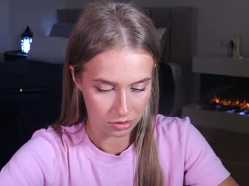 webcam girl ella_twinkle live cam image #10688271