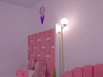 webcam girl nicolle_mitchelle live cam image #10679897