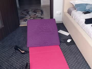 webcam girl carmela_fox live cam image #3657217