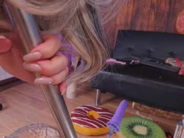 webcam girl mollyflwers live cam image #12100126