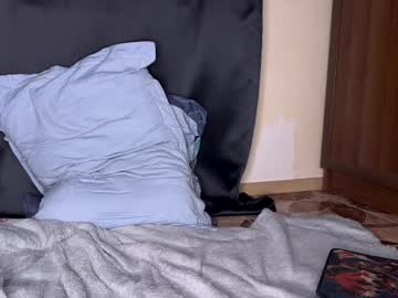 webcam man origamicat live cam image #12379258