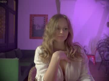 webcam girl chillwithkira live cam image #1525069