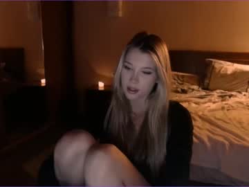 webcam girl bitter_moon live cam image #3822383