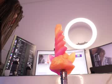 webcam girl lau__1 live cam image #9741596