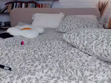 webcam girl riskyproject live cam image #10919831