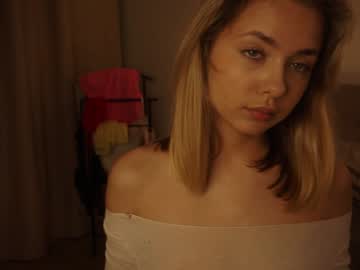 webcam girl mildredgarrett live cam image #11277761
