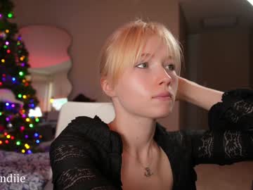 webcam girl bestblondiiecb live cam image #11311851
