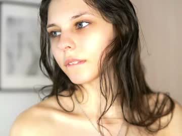 webcam girl peek_in_my_window live cam image #9788015