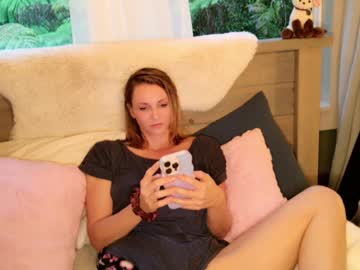webcam girl kaileeshy live cam image #12964373
