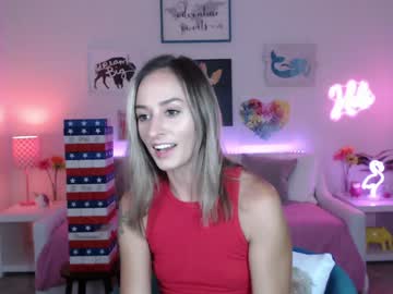 webcam girl holihurricane live cam image #12735514