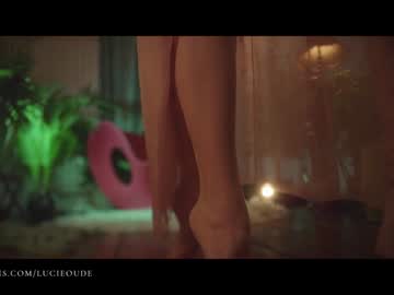 webcam girl lucieoude_ live cam image #4571642