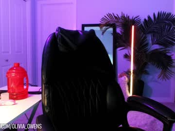 webcam girl oliviaowens live cam image #8009603